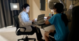 高度近视不只是镜片厚！眼科专家提醒：每年定期眼底检查，至关重要！